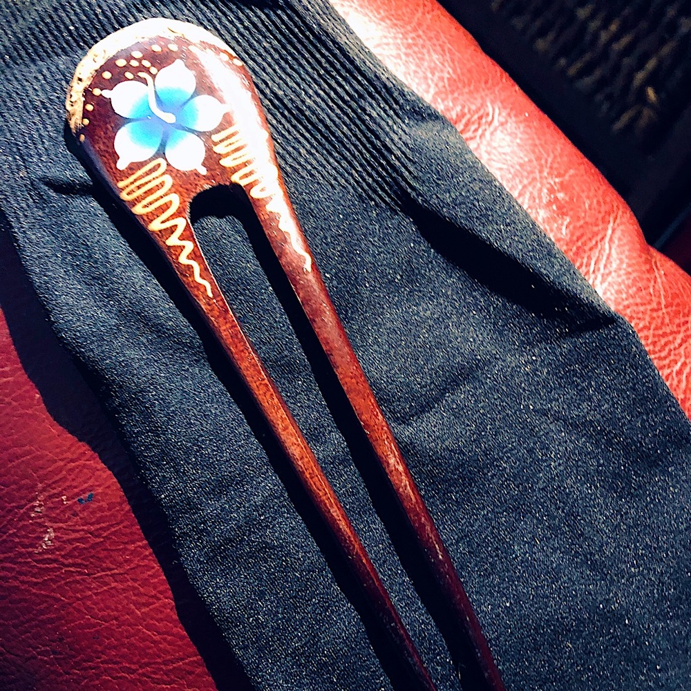 Hand painted hair comb